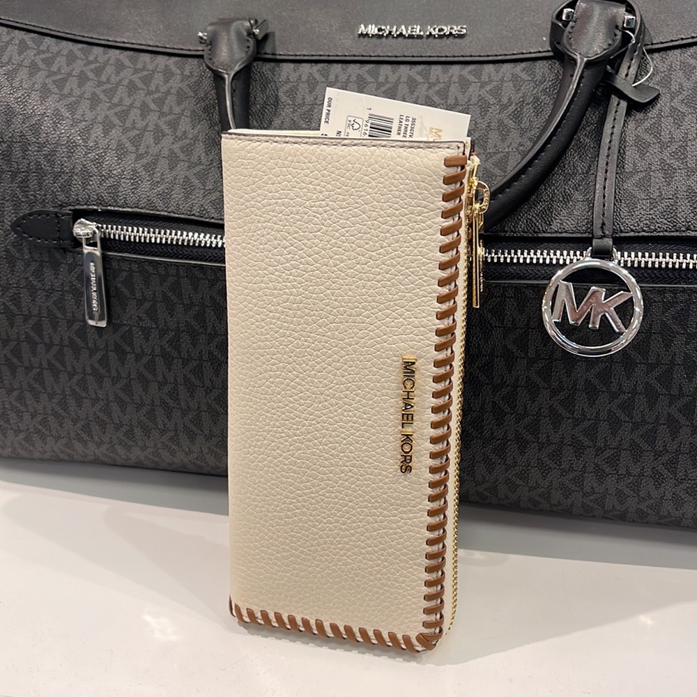Michael Kors Jet Set Travel Large Pebble Leather Quarter-Zip Wallet
NWT - Picture 9 of 16